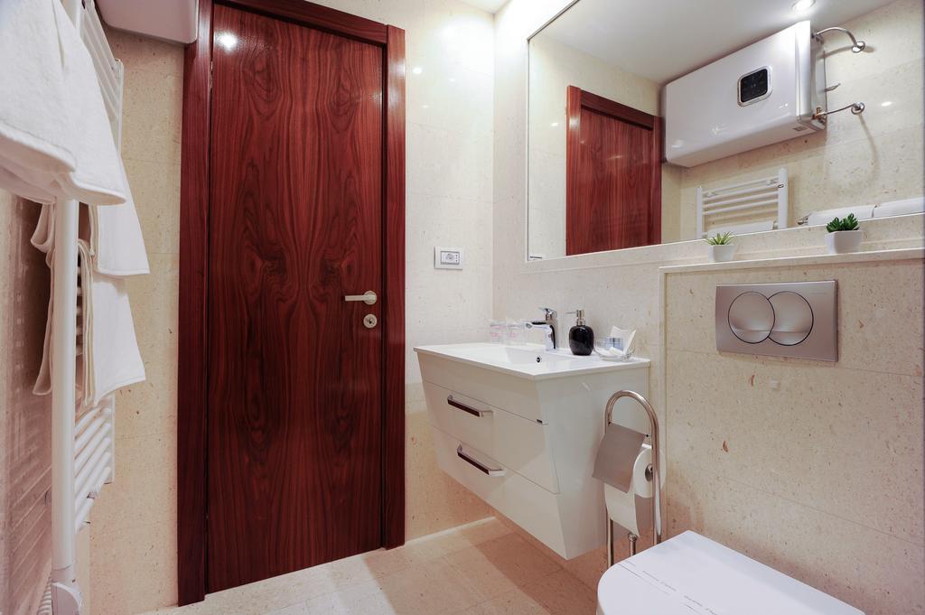 Main Street Studio And Rooms Zadar Extérieur photo